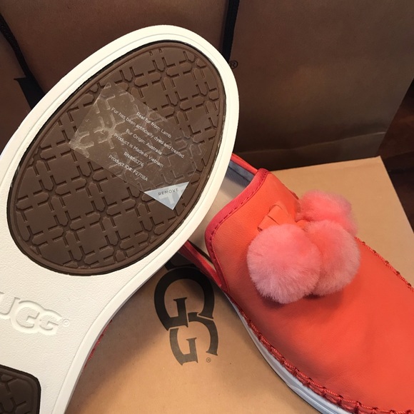 Final Price!!!UGG W Puff slip on shoe - Picture 2 of 4